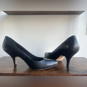 Vince Camuto Black Leather Pointed Toe Pumps Size 9.5